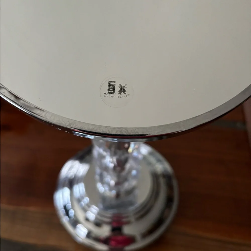 Vanity magnifying stand mirror with 5 X magnifying capability